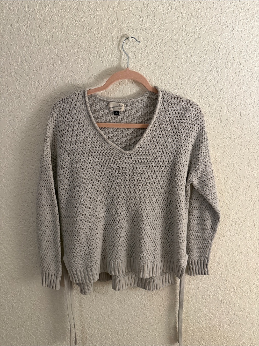 Universal Thread Gray V-Neck Pointelle Knit Sweater